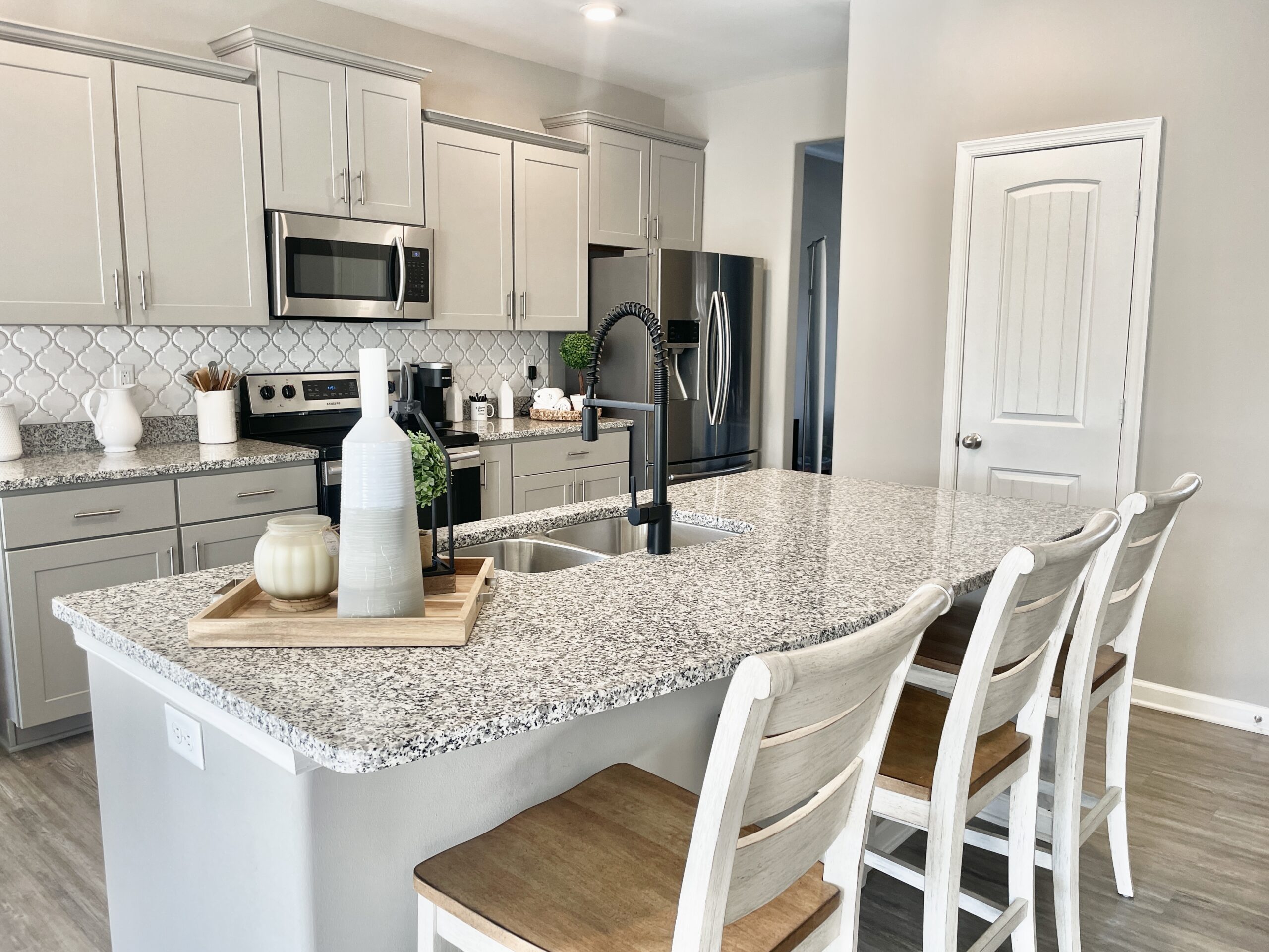 Osprey customized kitchen with granite and upgraded cabinets and tile backsplash
